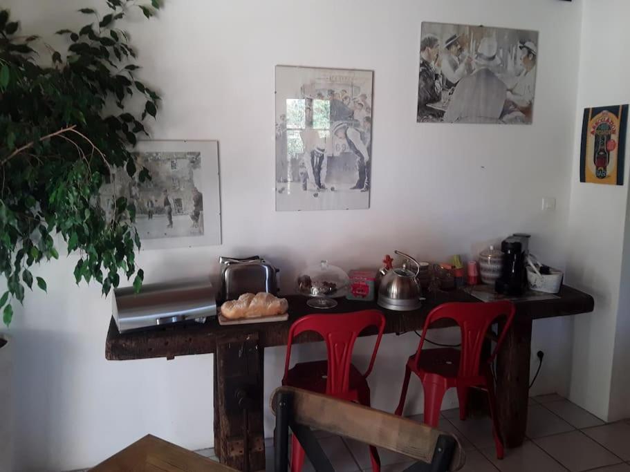 Aujargues La Suite De Garlone מראה חיצוני תמונה
